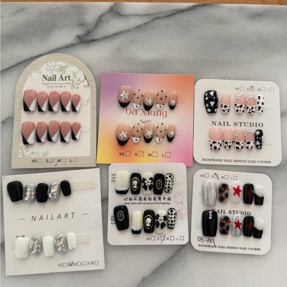White and Black Press-On Nails Set - Picture 1 of 1
